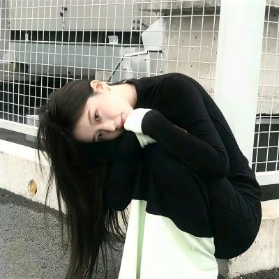 男孩在唱歌